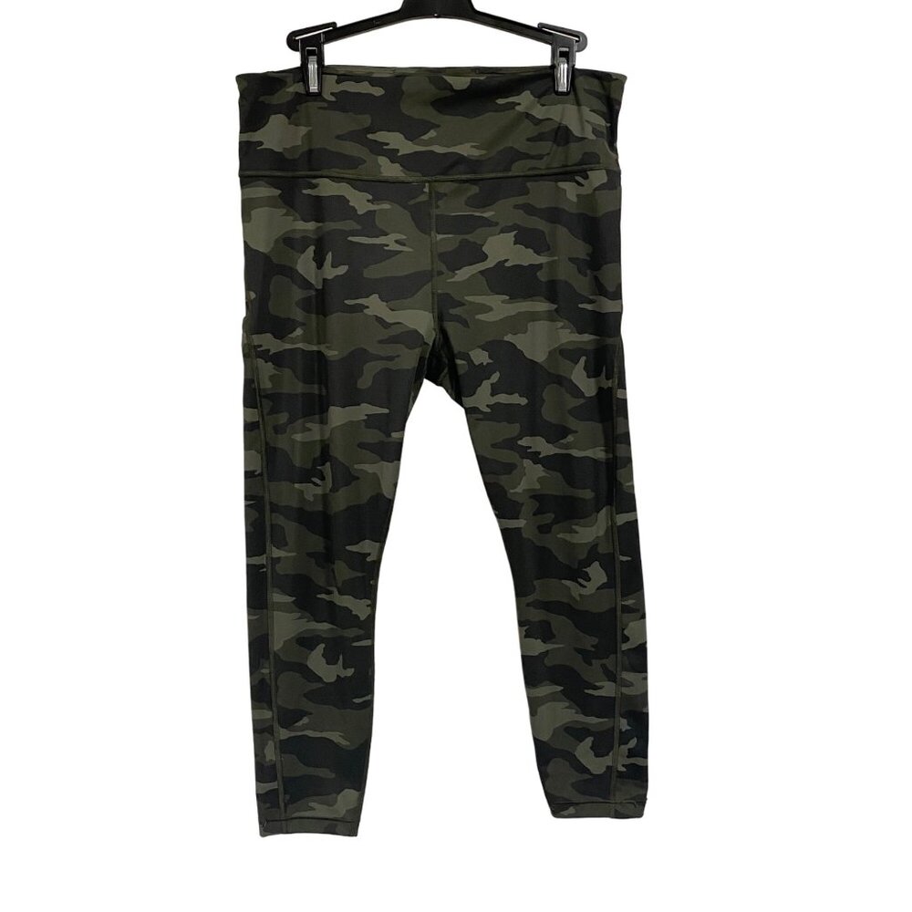 Athleta Ultimate 7/8 Tight‎ Camo Print Size L